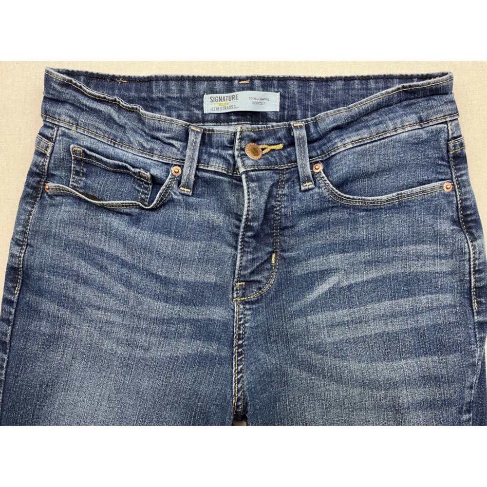 Signature by Levi Strauss Totally Shaping Bootcut Jeans Medium Wash 6S W28 L30